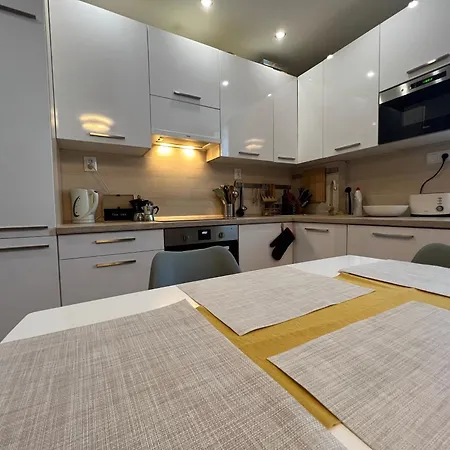 Cozy In Great Location * 科希策