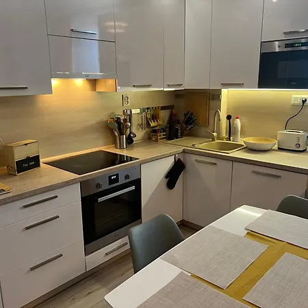 Cozy In Great Location *