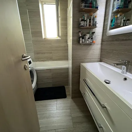 Cozy In Great Location