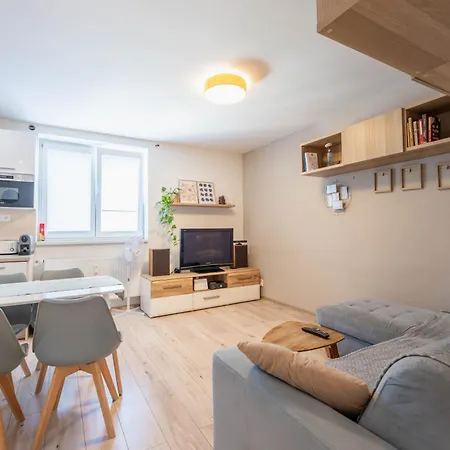 Cozy In Great Location Апартаменты