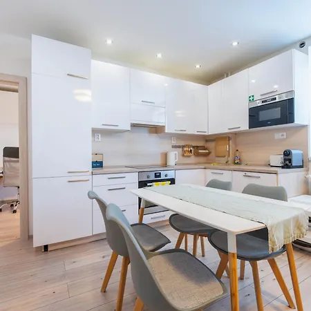 Cozy In Great Location Апартаменты