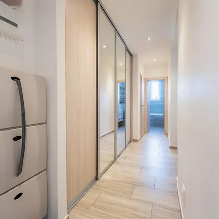 Cozy In Great Location Апартаменты